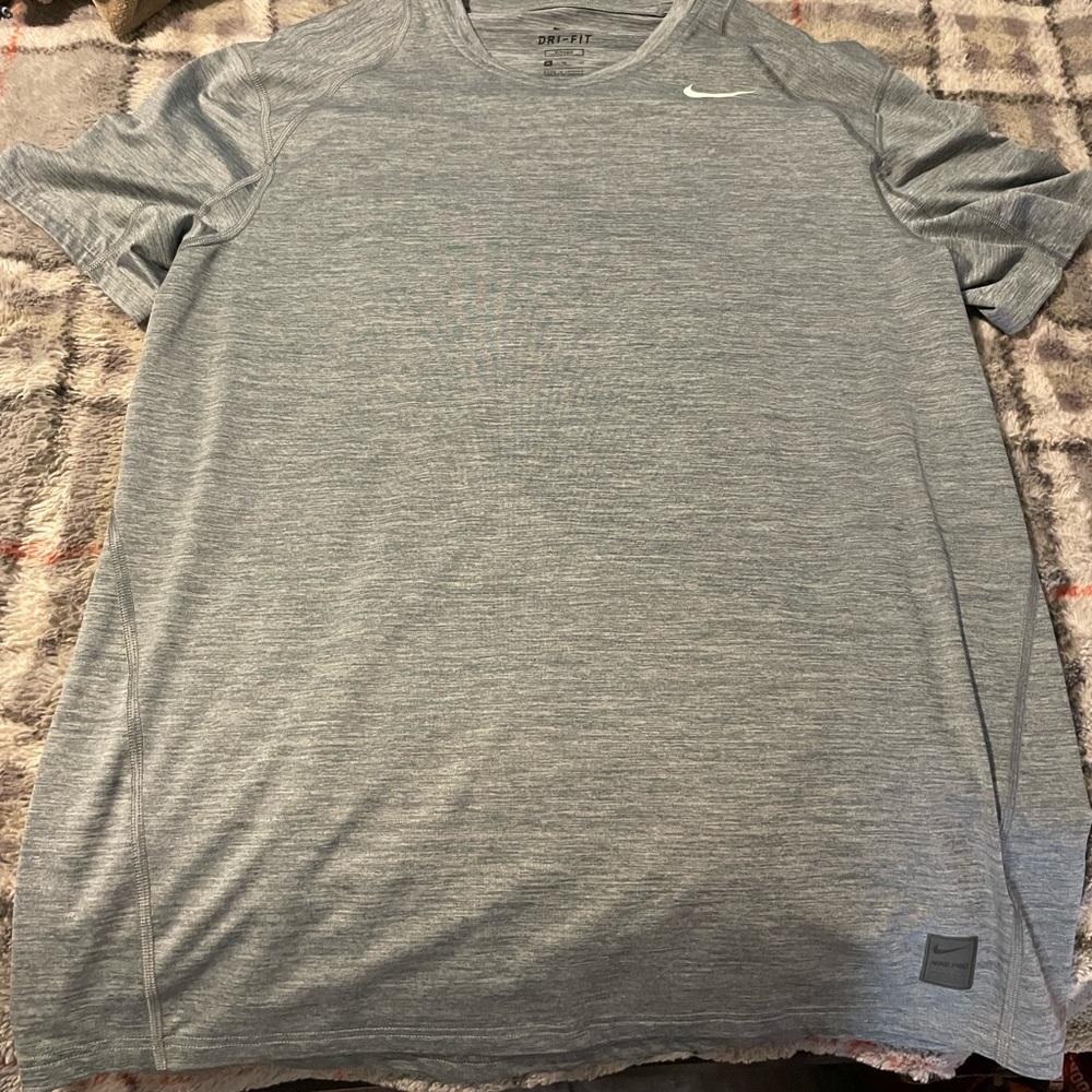 Mens Nike DRI-FIT size XL